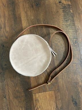 Neva Opet The marina circle bag in light pink